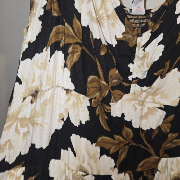 Old Navy Black and Cream Floral Jumpsuit - Picture 4 of 9